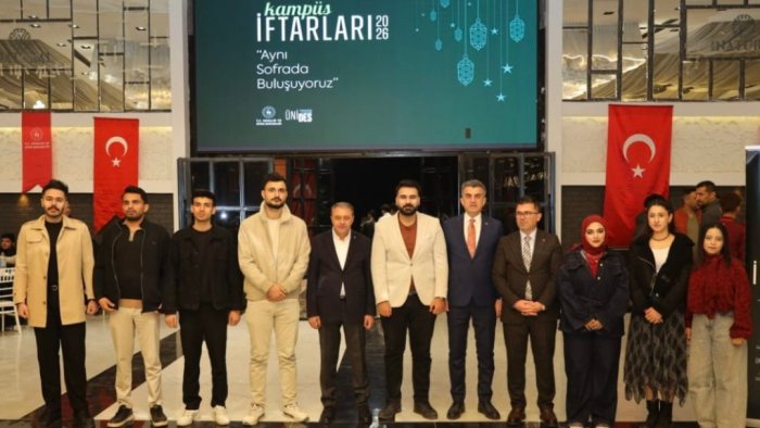 Şanlıurfa'da Gönül Sofrası: Üniversiteli Gençler ve Kent Protokolü İftarda Buluştu