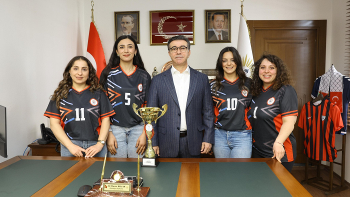 Siverek’in Altın Sultanları: Kurumlararası Turnuvanın Şampiyonu Gençlik ve Spor Kompleksi!